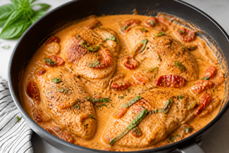One-Skillet Creamy Tomato Chicken – A Cozy, Weeknight-Friendly Favorite